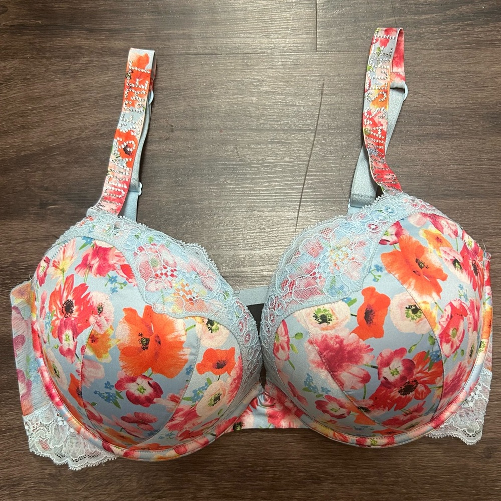 Victoria’s Secret very sexy bra 36DD